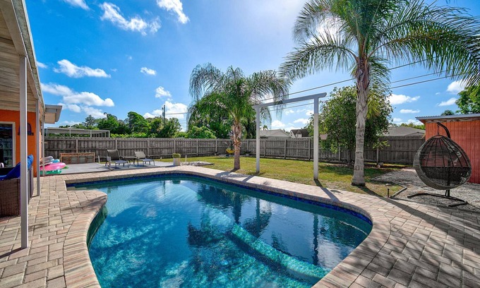 Whitfield House | Villa Whispering Palms: Save 10% until Nov 30!