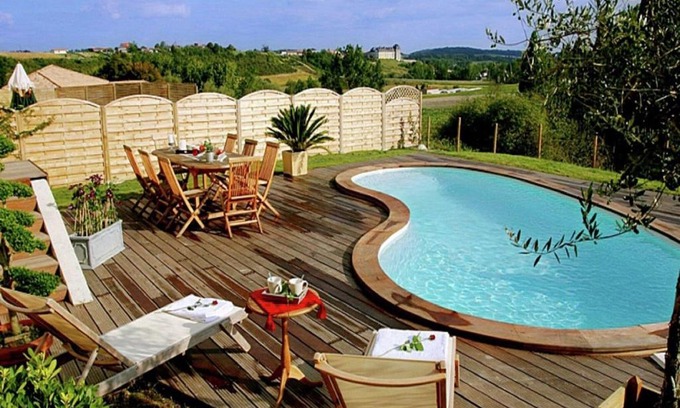 Chalais House | Villa with covered terrace in rural Chalais