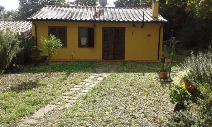 Monteverdi Marittimo House | Villa with garden surrounded by nature