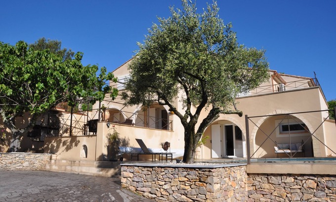 Les 3 Ponts Villa | Villa with heated pool and spa in the quiet garrigue of Nîmes