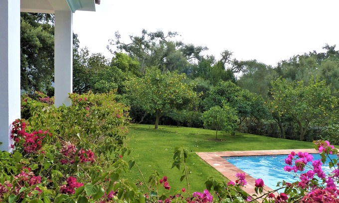 Sotogrande House | Villa with lovely garden and large swimming pool at only 1 km. from beach