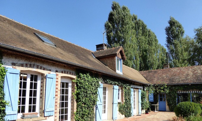 Change House | Villa with peaceful pool near 24-hour circuit