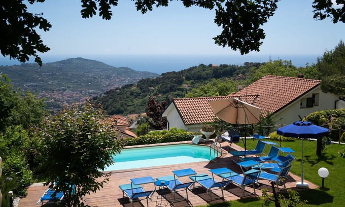 Artallo Villa | Villa with pool for groups and families