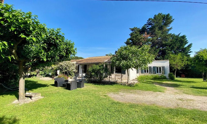 Le Thor Villa | Villa with pool in the countryside