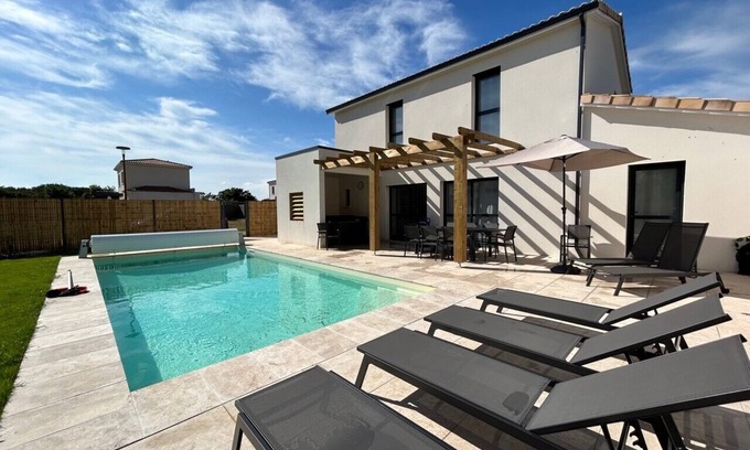 Saint-Augustin Villa | Villa with private pool and Jacuzzi on a residence with tennisn