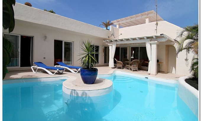 Geafond Villa | Villa With Private Heated Pool