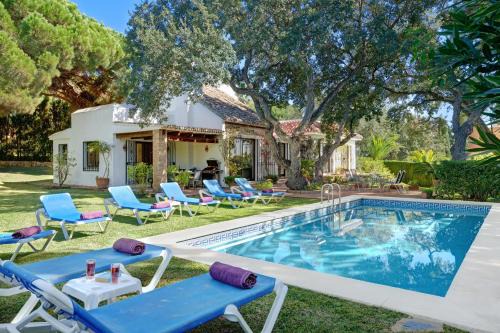 Urbanizacion Hacienda las Chapas Villa | Villa with private pool and garden in Marbella