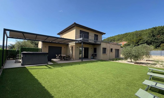 Ruoms House | Villa with Private Swim Spa and 4 Suites, Close to Town