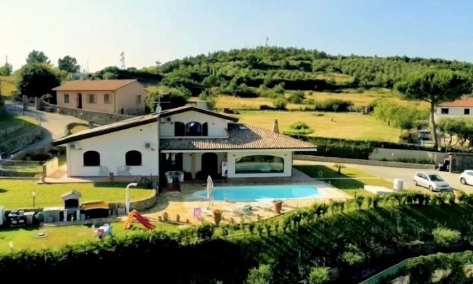 Livorno Villa | Villa with sauna pool, chrome therapy and fitness area