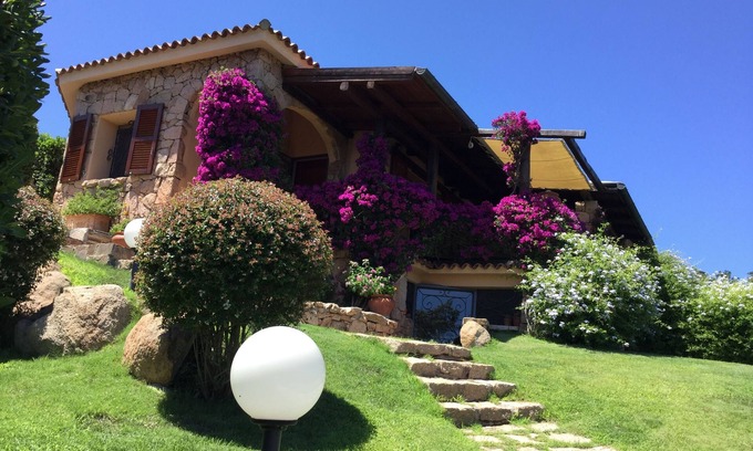 Villaggio Piras Villa | Villa with sea view a stone's throw from the beach
