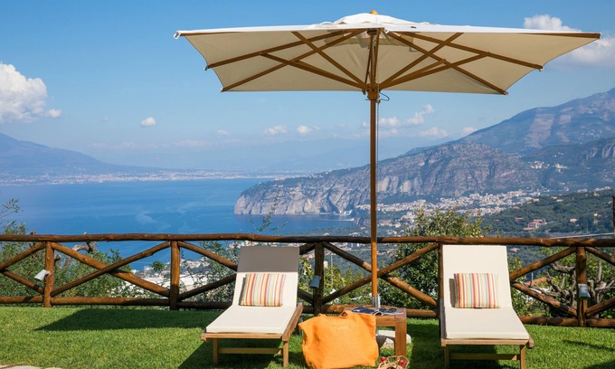 Sant'Agata sui Due Golfi Villa | Villa with spectacular views of Sorrento