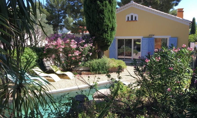 La Madrague Villa | Villa with swimming pool 500 m from the Grande Plage des Lecques. Large landscaped garden