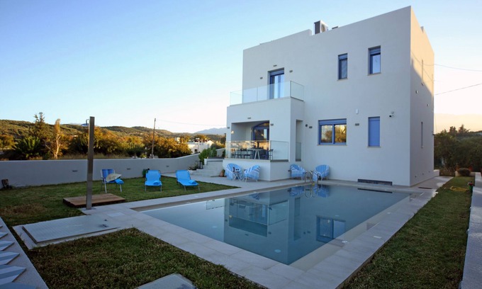 Kalyves Villa | Villa with view & private pool near the sea
