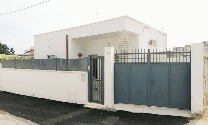Municipio 5 Villa | Villa XI: The sea just a stone's throw away!