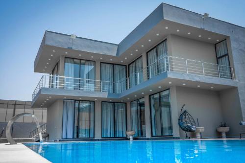 Al-Maghtas Ski Chalet | Villa Zain