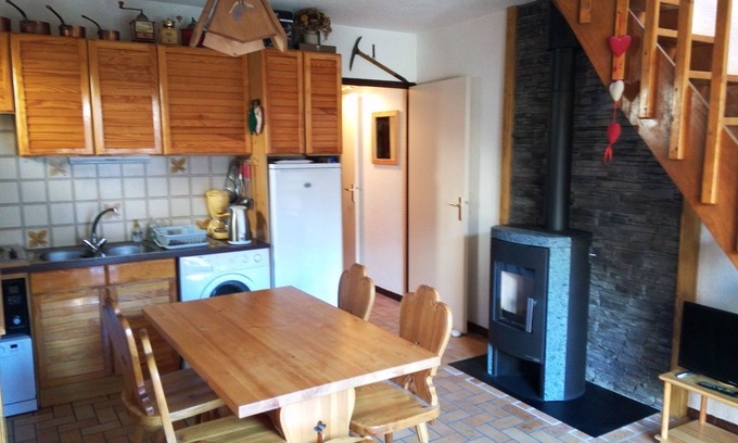 Monetier-les-Bains Apartment | Village center, duplex 6 people south full with balcony, near tracks, beautiful view