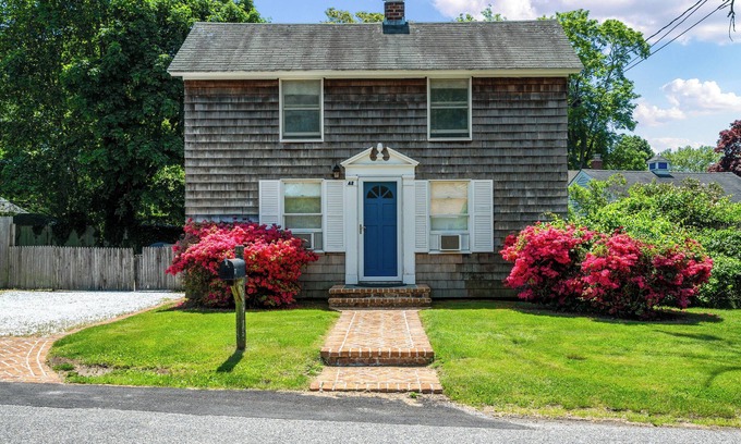 Southampton House | Village gem walk to Main Street fenced in property