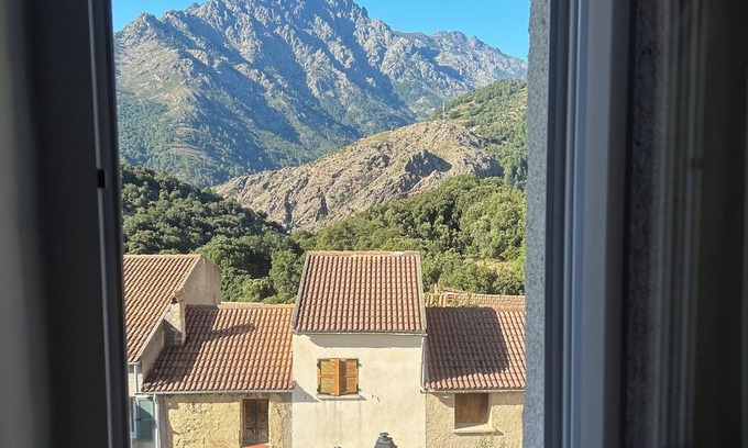 Olmi Cappella House | Village house in the heart of the mountains