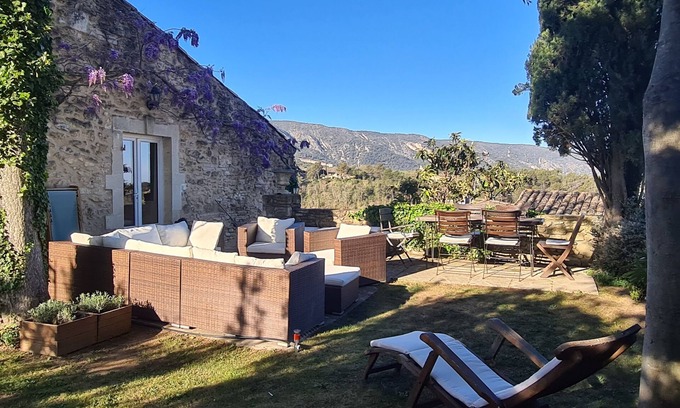 Menerbes House | Village house in Ménerbes with a swimming pool and a dramatic view