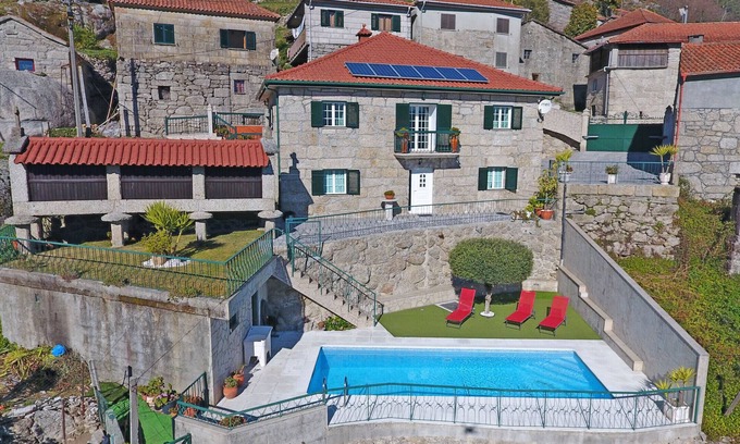 Terras de Bouro Cottage | Village house with private pool