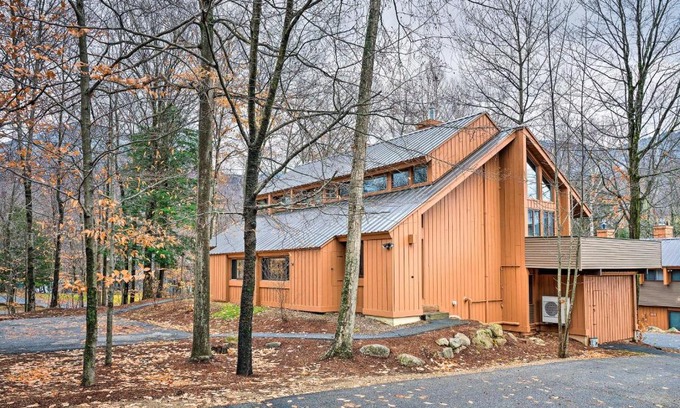 Lincoln House | Village of Loon Condo in Lincoln with Pool Access