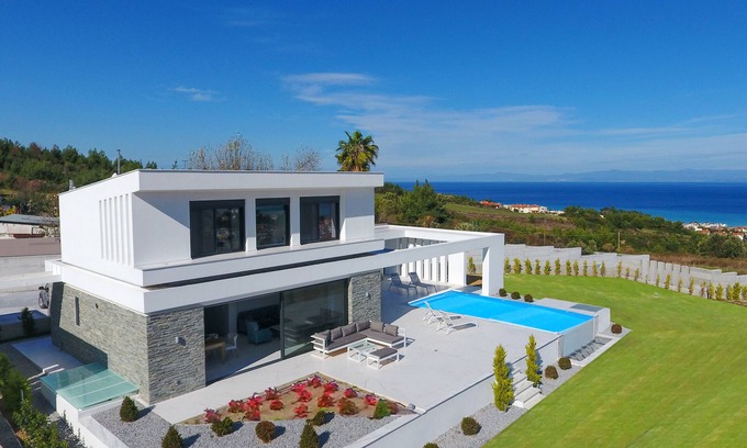 Haniotis Villa | Villas Les Blancs 2 - 5 Bdrms, Private Pool, View