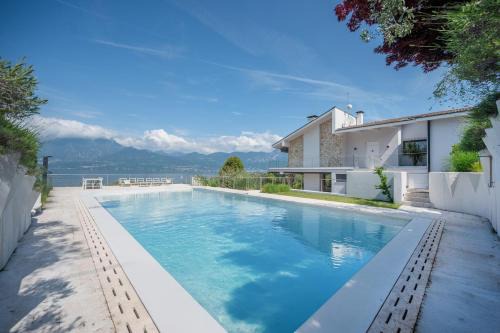 Frader Villa | VillasGarda - Villa Lorena Carbona