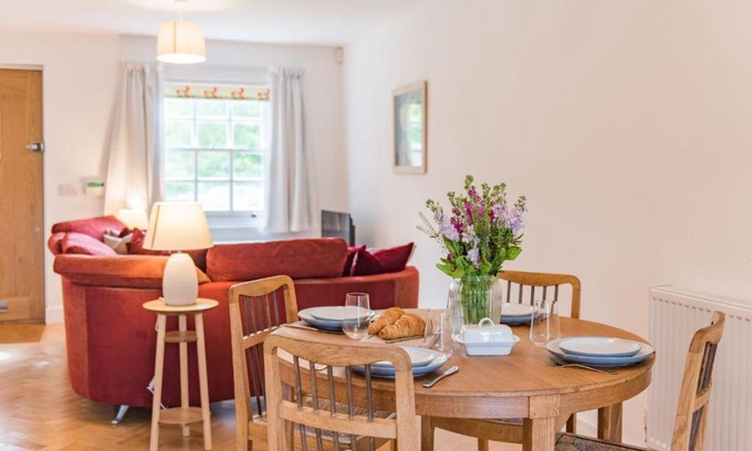 Hythe House | Vine Cottage by Bloom Stays