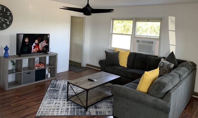 Hector House | Vineyard surround & 10 minutes to Watkins Glen!