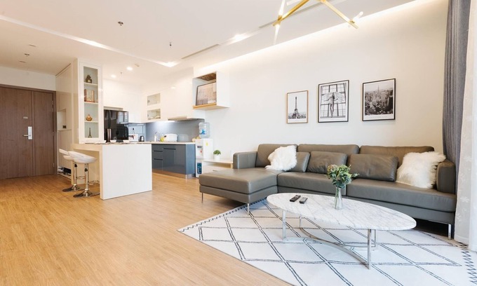 Ngoc Khanh Apartment | Vinhomes Metropolis 2 Brs Apartment - near Lotte Building, fullhouse