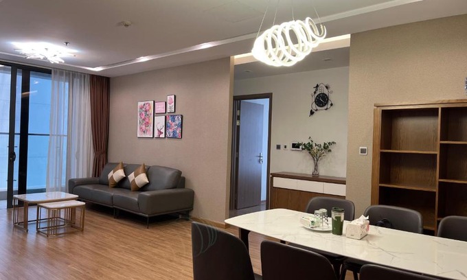 Ngoc Khanh Apartment | Vinhomes Metropolis Luxury Apt 3Br near Lotte