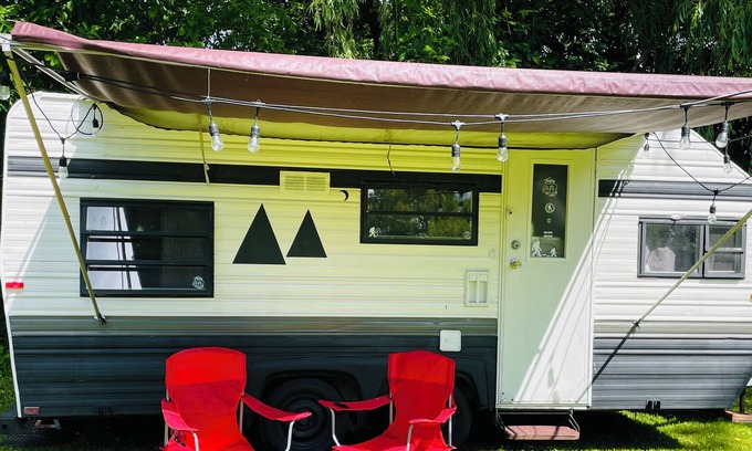 Cambria House | Vintage 19' Camper close to Niagara Falls
