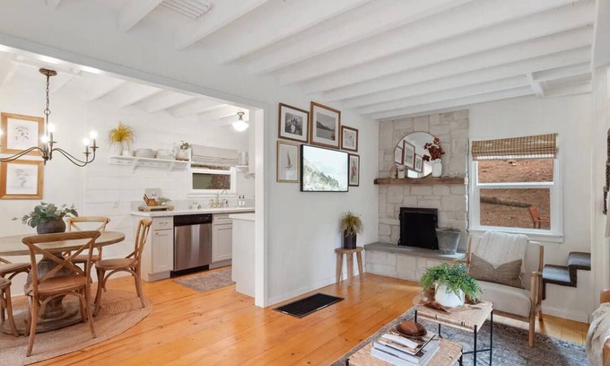 Lake Arrowhead Cabin | Vintage 2Br Cabin w/Modern Updates in Great Area. Close to Hiking & Attractions