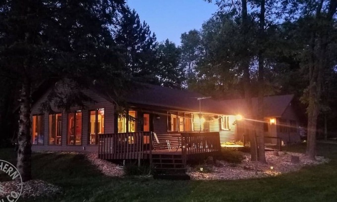 Luck Cabin | Vintage Cabin on Bone Lake