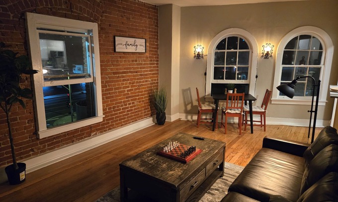Los Angeles Apartment | Vintage Charm in Hollywood