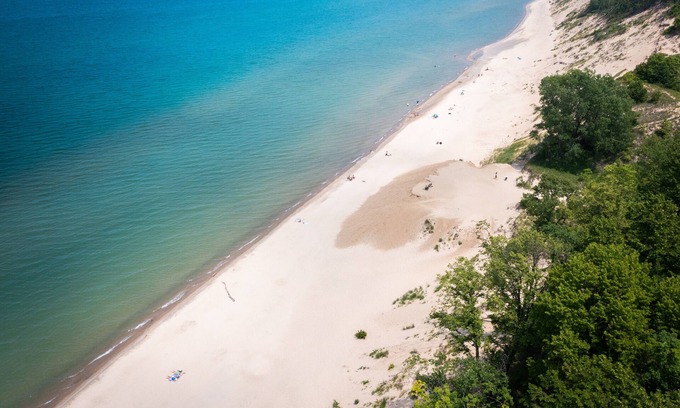 Town of Pines House | Vintage Classic Home, Pet Friendly in National Park 1 Mile to Beach