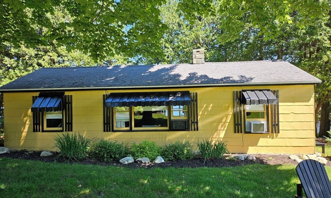 Alden Cottage | Vintage Cottage on Clam Lake - Bring your Boat