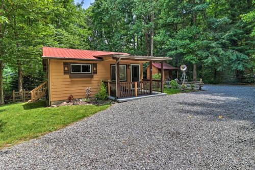 Maggie Valley House | Vintage Creekside Cottage with Hot Tub and Grill!