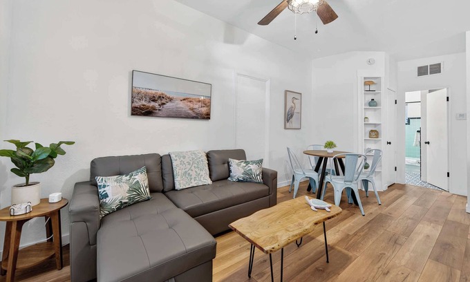 Port Orange Apartment | Vintage Florida Pet-Friendly Retreat