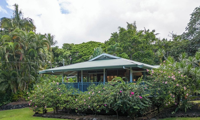 Kehena House | Vintage Hawaii Home 1 Minute Walk To Kehena Beach