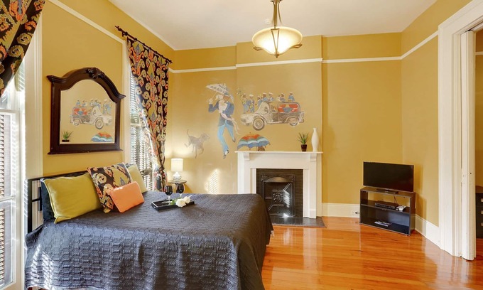 Treme Apartment | Vintage Home near French QTRS 40% Off Summer