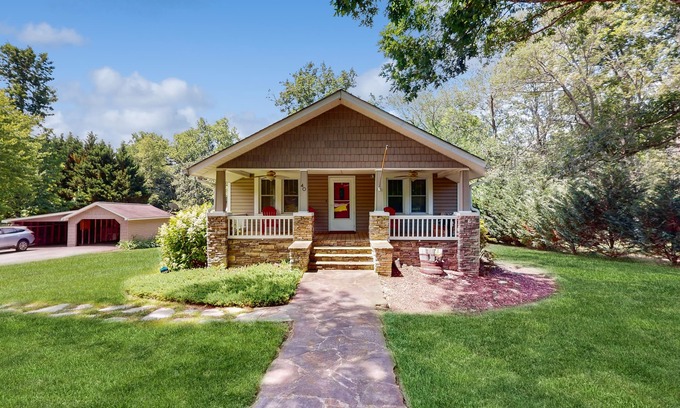 Fletcher House | Vintage home with modern updates - near Biltmore, Chimney Rock & Lake Lure