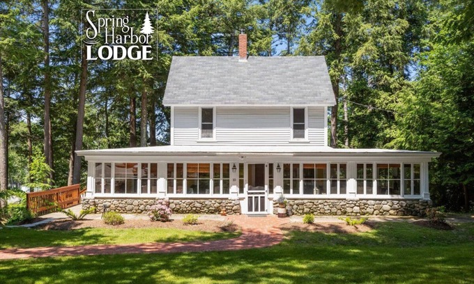 Gilford Cabin | Vintage & Modern Lodge, Dogs Welcome!
