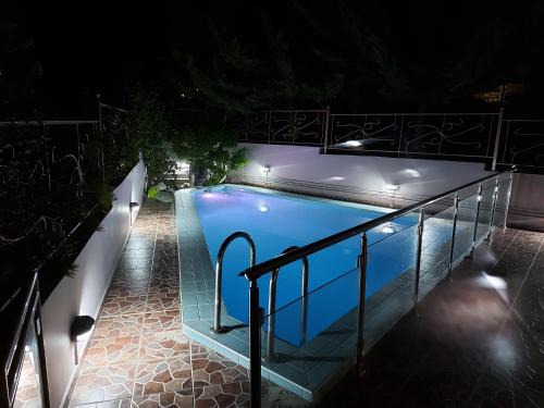 Volos City Centre Apartment | Violet Studio με πισίνα
