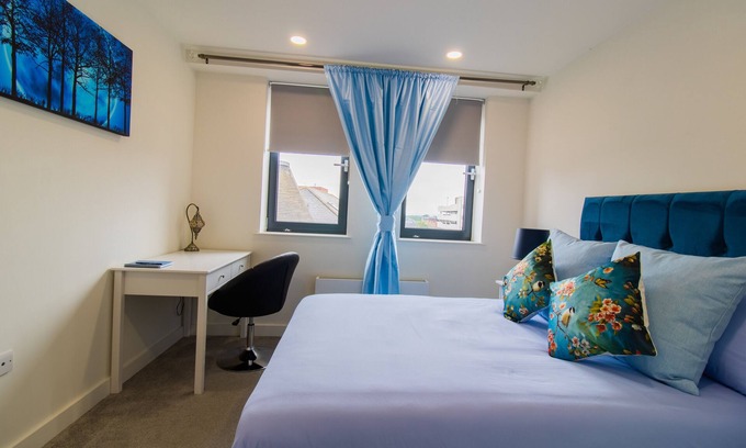 Bedford Apartment | Virexxa Bedford Centre - Executive Suite - 2Bed Flat with Free Parking & Gym