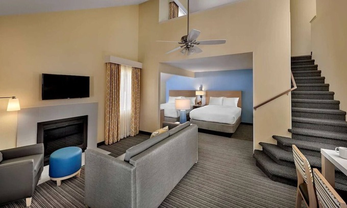 Chesterfield House | Visit Chesterfield! 3 Spacious Suites with Full Kitchen! Pool & Sports Court!