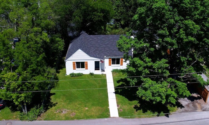 Lebanon House | Visit Nashville! Renovated Home Steps to Downtown Lebanon w/Game Room & Hot Tub