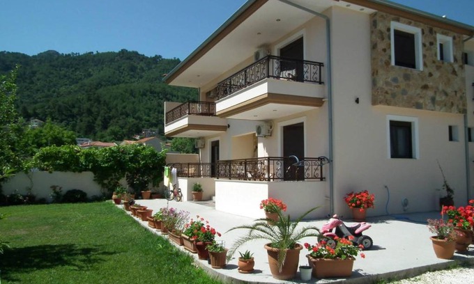 Chrisi Akti Apartment | Vista Al Mar