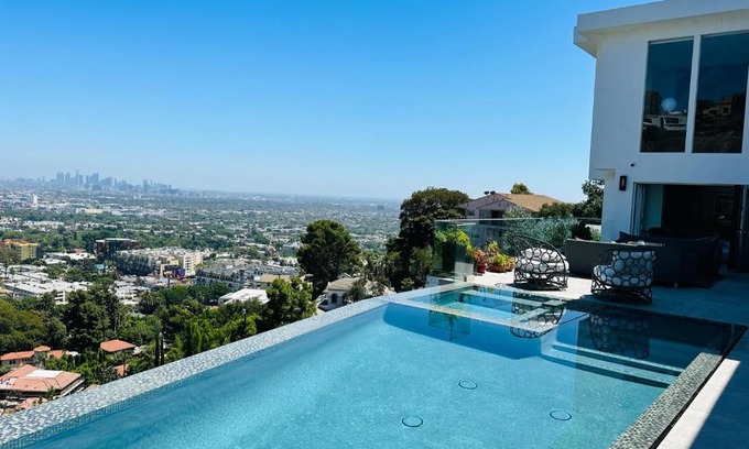 Hollywood Hills West House | Vista Bliss Retreat-Private Room