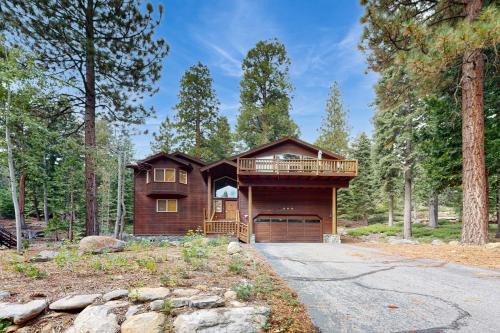 Tahoe Vista House | Vista Pines Retreat